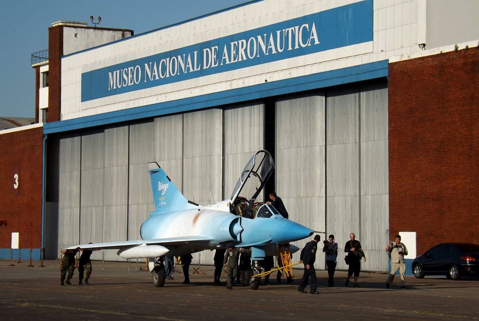 Llegada de los últimos Mirage operativos de la Fuerza Aérea Argentina al Museo Nacional de Aeronáutica