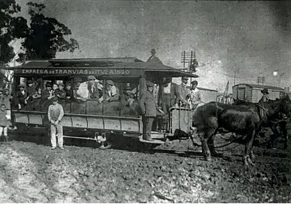 Primer tranvía de Ituzaingó, tirado por caballos. 