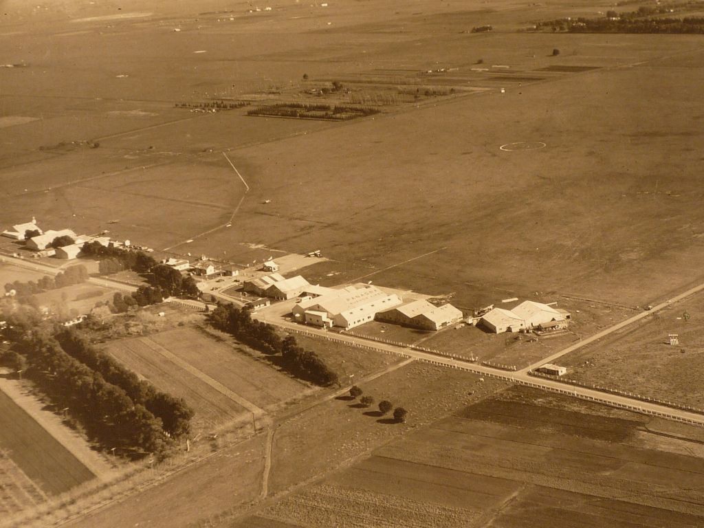 Vista aérea del Aeropuerto Rivadavia cuando aún era un campo de aviación 
