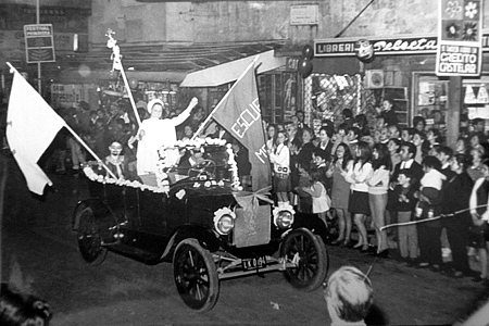 Desfile de carrozas en el marco del Festival de Primavera de Castelar. Foto: Pablo Frecero.