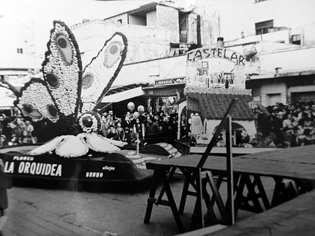 La carroza ganadora, en 1970 del desfile por la Primavera en el centro de la ciudad, fue la de la florerí­a 