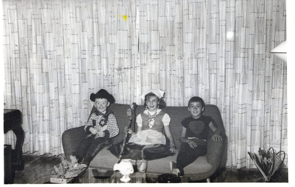 Carnaval en Castelar en 1961, sobre la calle Buhardo entre Guido Spano y Victorino de la Plaza, Castelar sur.