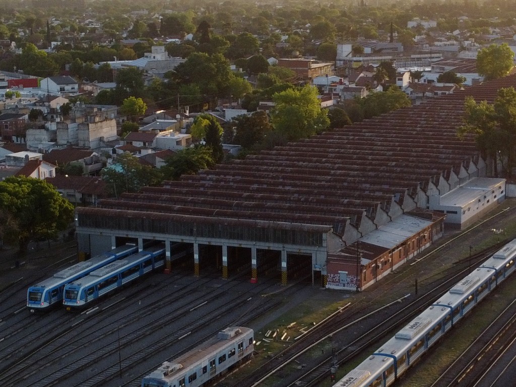 Galpones del Ferrocarril Sarmiento en Castelar