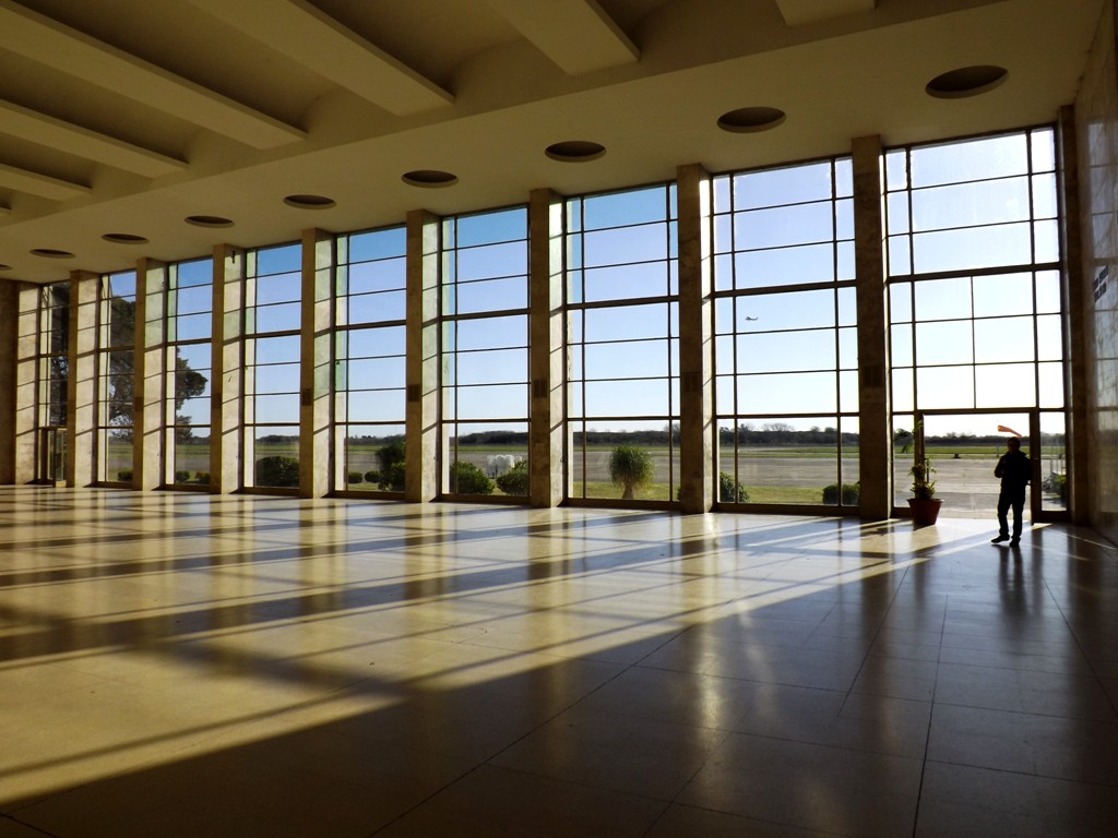 Hall principal de la Base Aérea Militar Morón