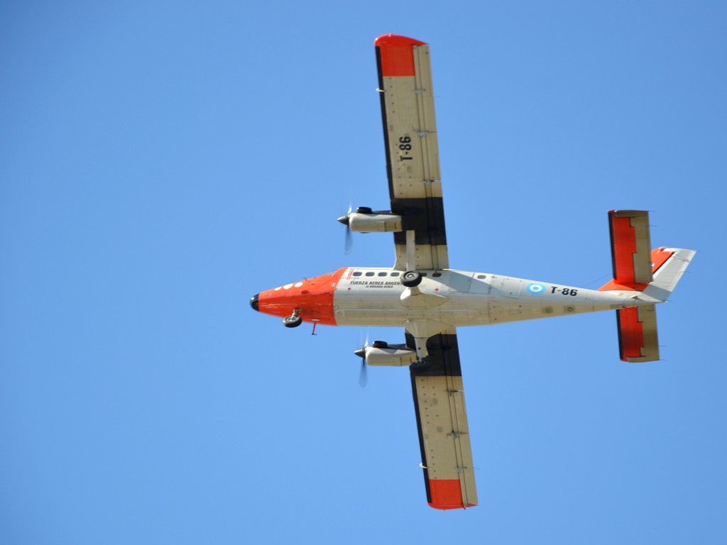 Un Twin Otter de los dos que formaron parte del desfile