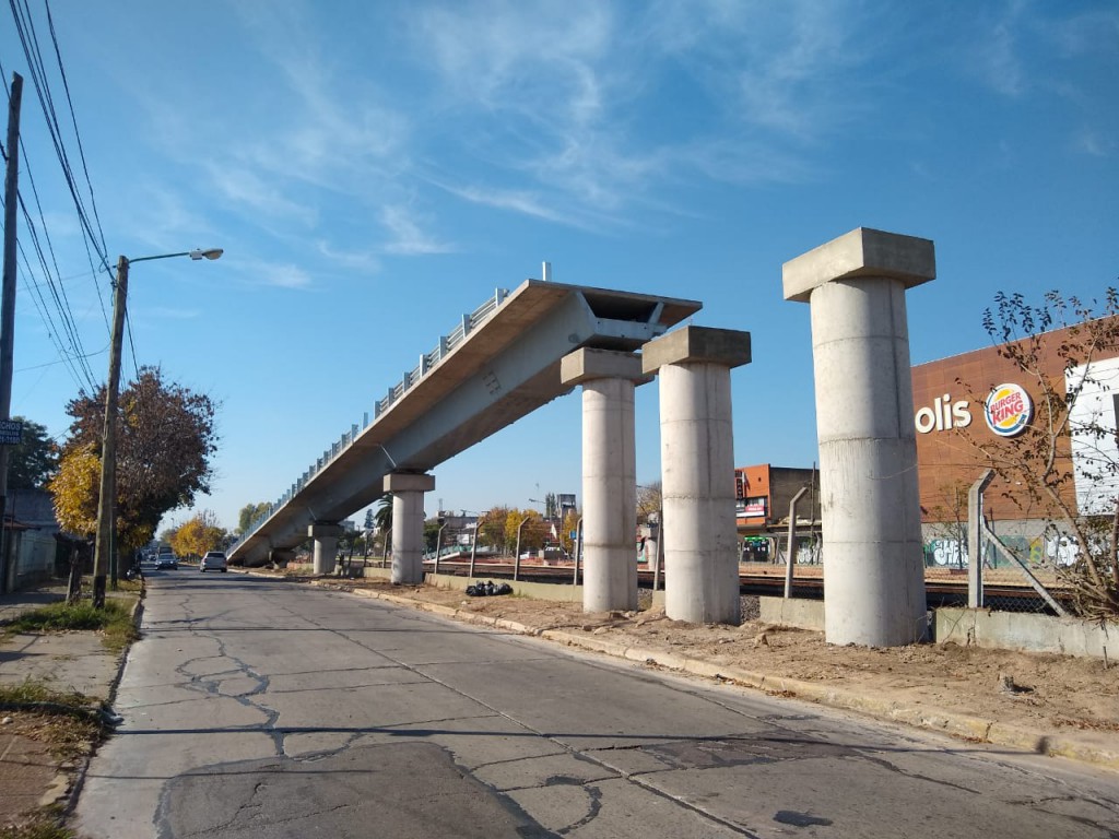 Segmentos de los puentes instalados en San Antonio de Padua