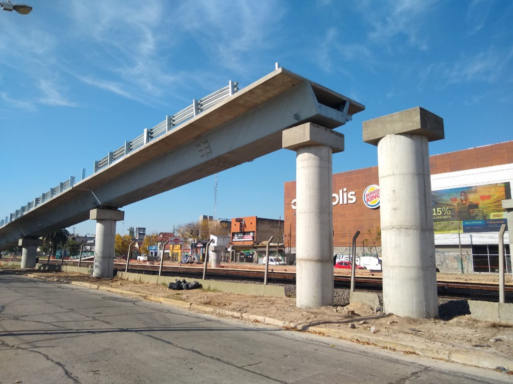 Segmentos de los puentes instalados en San Antonio de Padua