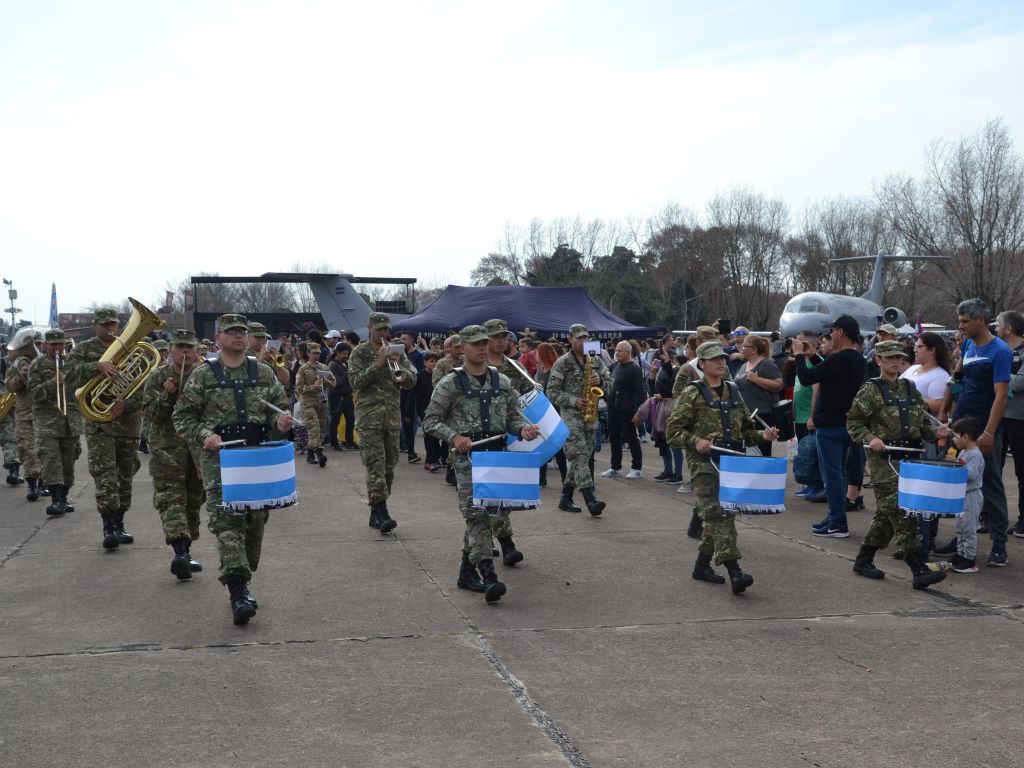 La Banda de Música de la Fuerza Aérea Argentina.