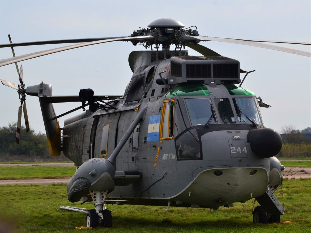 Sikorsky S-61T Tritón (Similar a los Sea King) de la Segunda Escuadrilla Aeronaval de Helicópteros con asiento en Base Aeronaval Comandante Espora 