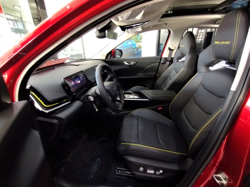 Confort y detalles de alta gama en el interior de la X55.