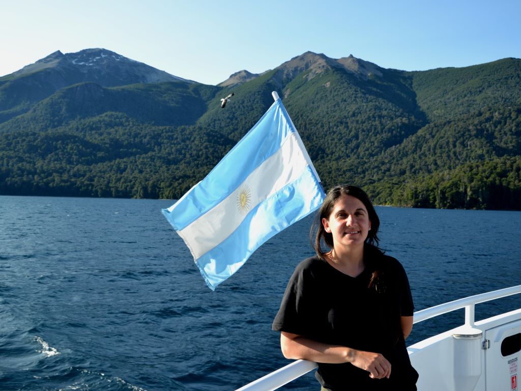 Dra Soledad Méndez en el recorrido a Puerto Blest. 