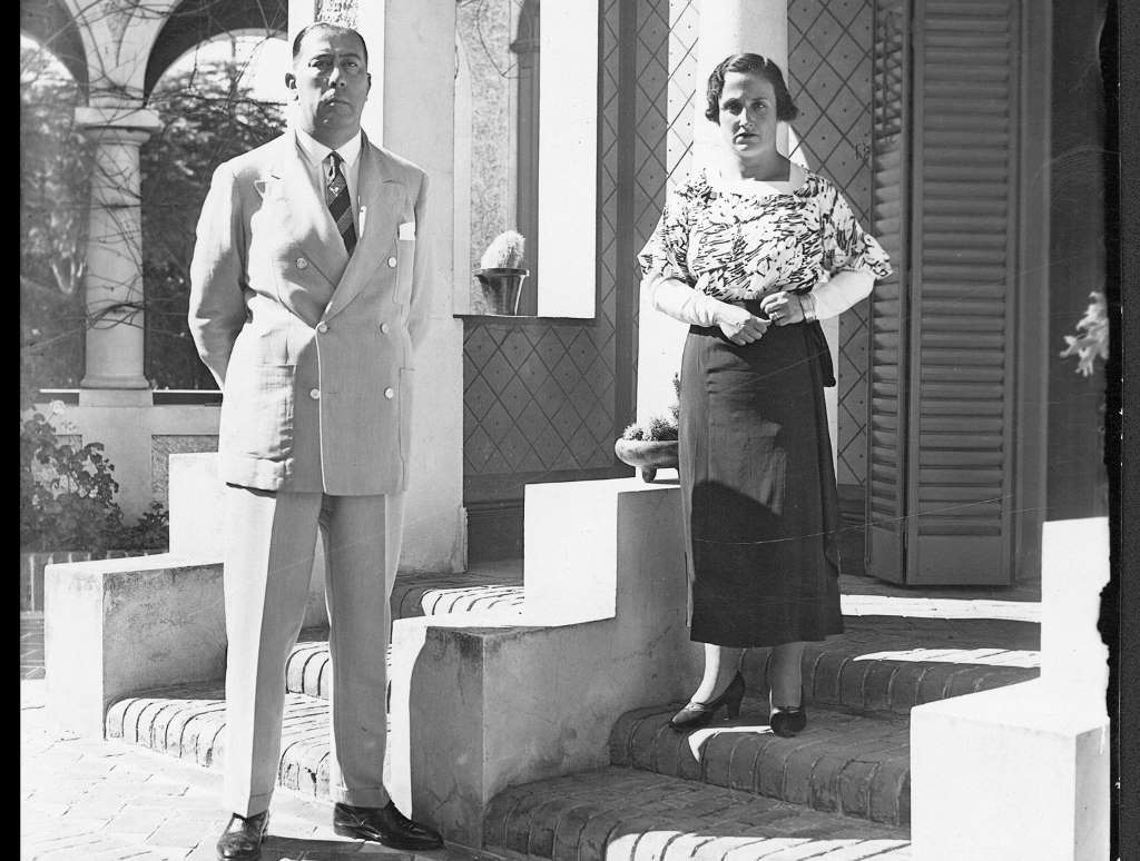 Manuel Fresco y Raquel Monasterio de Fresco, en su vivienda, 1935 (Archivo General de la Nación Argentina, INV:86876)