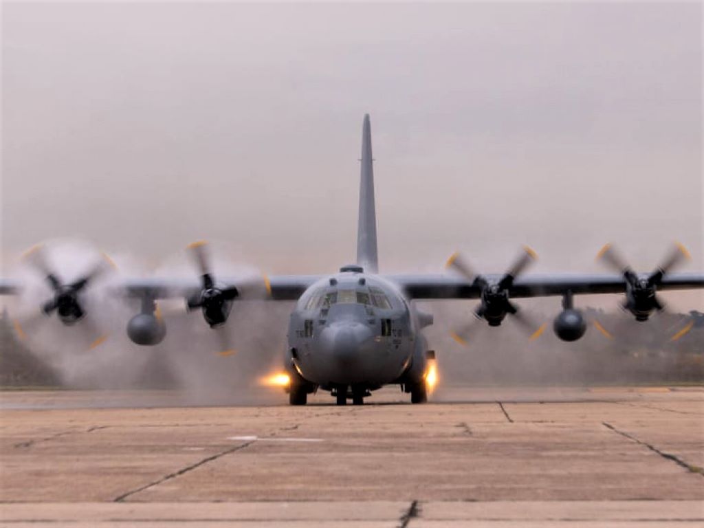 El Hércules C-130 sobre la plataforma de la I Brigada Aérea.
Fuente: Ministerio de Defensa
Foto de archivo.