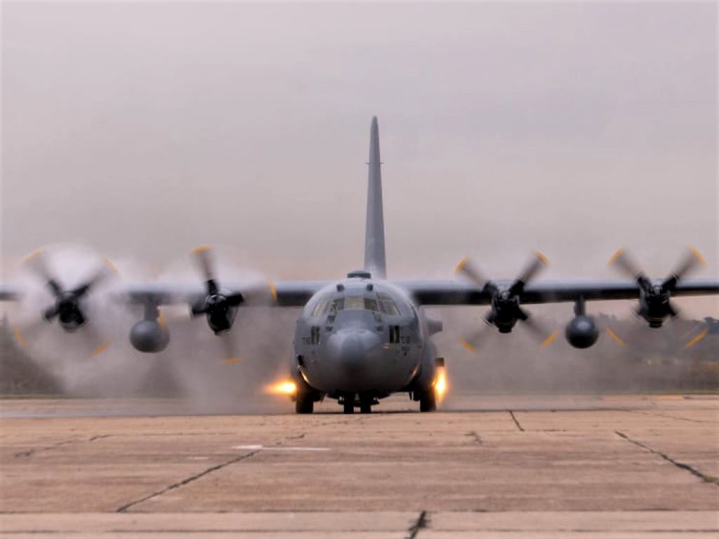 El Hércules C-130 sobre la plataforma de la I Brigada Aérea.
Fuente: Ministerio de Defensa