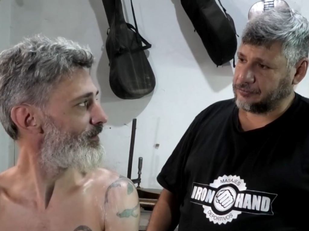 David Gabriel de Ironhand masajes entrevista a Pipo Nazaro, músico y luthier de Castelar. 