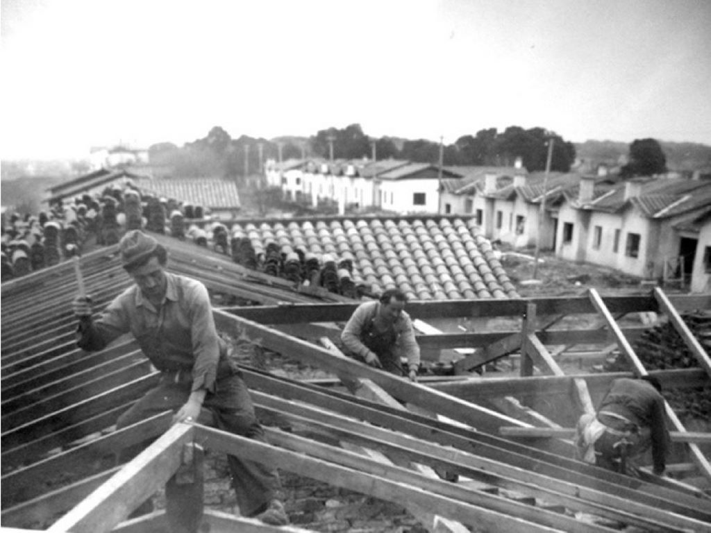 Ciudad Jardín circa 1940. 
Fuente: Soldano, D. y Perret Marino, G. (2017). El otro conurbano. Experiencias y sociabilidades de las clases medias en la conformación de tres localidades del oeste del Gran Buenos Aires (1940-1960). Anales del IAA, 47(1), 125-146. Consultado el (08/03/2024) en
http://www.iaa.fadu.uba.ar/ojs/index.php/anales/article/view/235/396