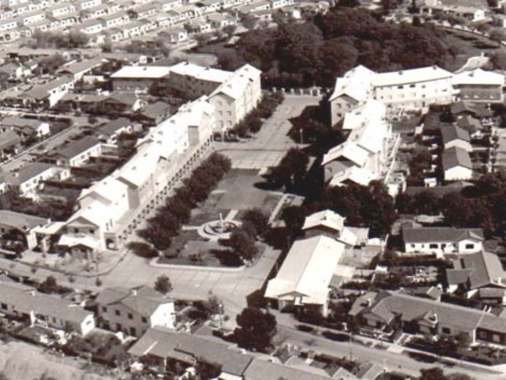 Ciudad Jardín circa 1940. 
Fuente: Soldano, D. y Perret Marino, G. (2017). El otro conurbano. Experiencias y sociabilidades de las clases medias en la conformación de tres localidades del oeste del Gran Buenos Aires (1940-1960). Anales del IAA, 47(1), 125-146. Consultado el (08/03/2024) en
http://www.iaa.fadu.uba.ar/ojs/index.php/anales/article/view/235/396