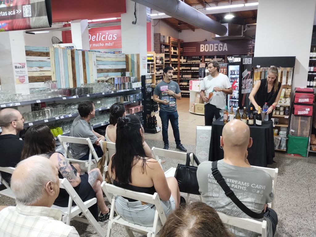 Denisi Market realizó un cata de vino junto con la bodega Piedra Negra
