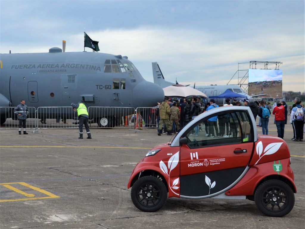 Un auto eléctrico Sero Electric, construído en el PITAM de la Base de Morón. 