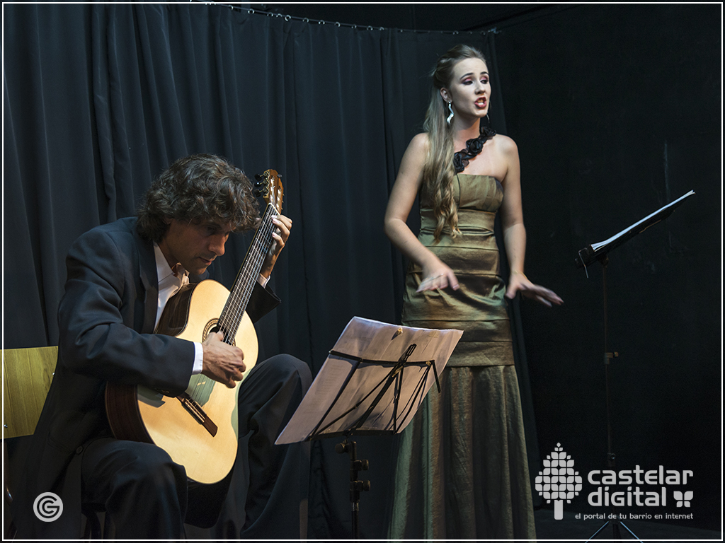 Duo Kauanny Klein e Javier Buján ( canto y guitarra ) en su gira 