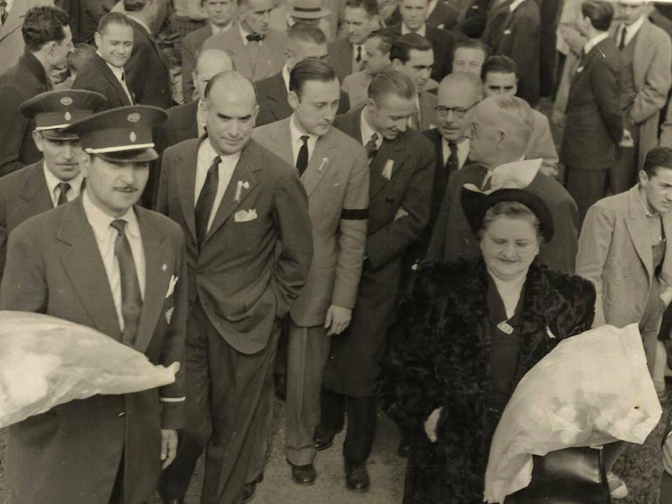 Los abuelos de Juan Carlos Policicchio apadrinaron la Plaza de los Españoles: Celestina Josefa Farina fue la encargada de confeccionar la bandera de España y José Pascual Martí­nez la de Argentina.