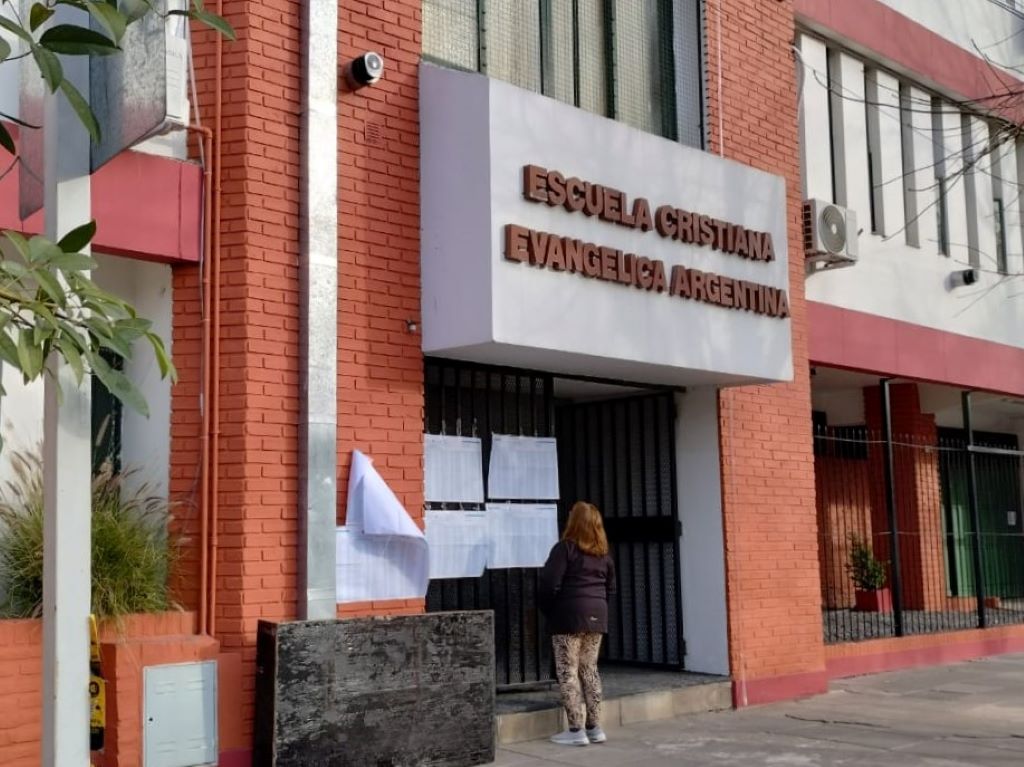 Escuela Cristiana Evangélica Argentina, Gral. Alvear 226, Ituzaingó. 