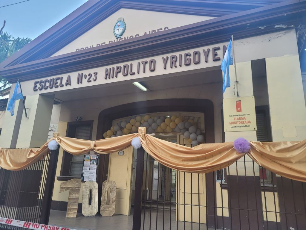 La Escuela 23 cumplió 100 años y lo celebró con fiesta multitudinaria sobre la calle Los Andes, a metros de Caseros, en Haedo. 