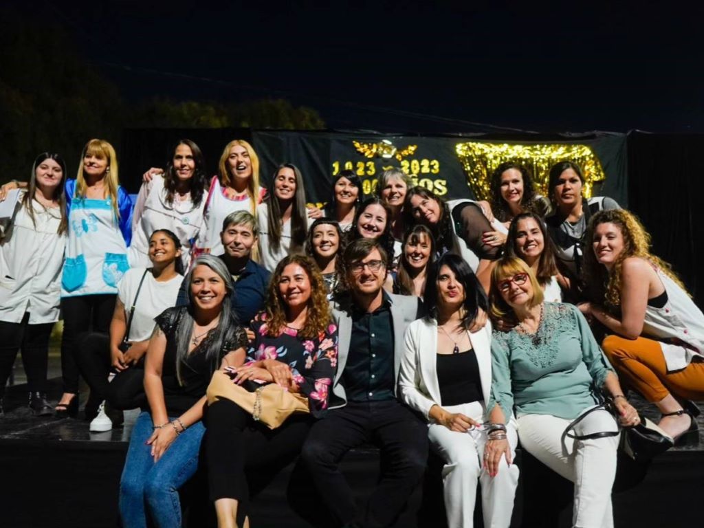 La Escuela 23 cumplió 100 años y lo celebró con fiesta multitudinaria sobre la calle Los Andes, a metros de Caseros, en Haedo. 