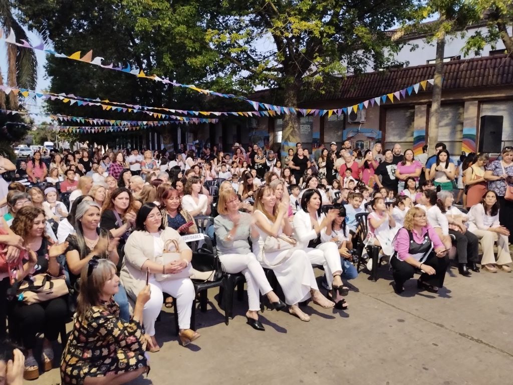 La Escuela 23 cumplió 100 años y lo celebró con fiesta multitudinaria sobre la calle Los Andes, a metros de Caseros, en Haedo. 