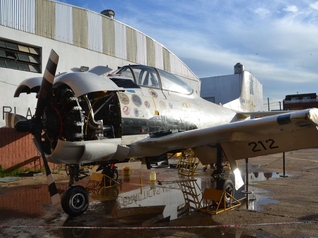 North American T-28 Fennec de la Armada Argentina que operó desde el Portaaviones 25 de Mayo.