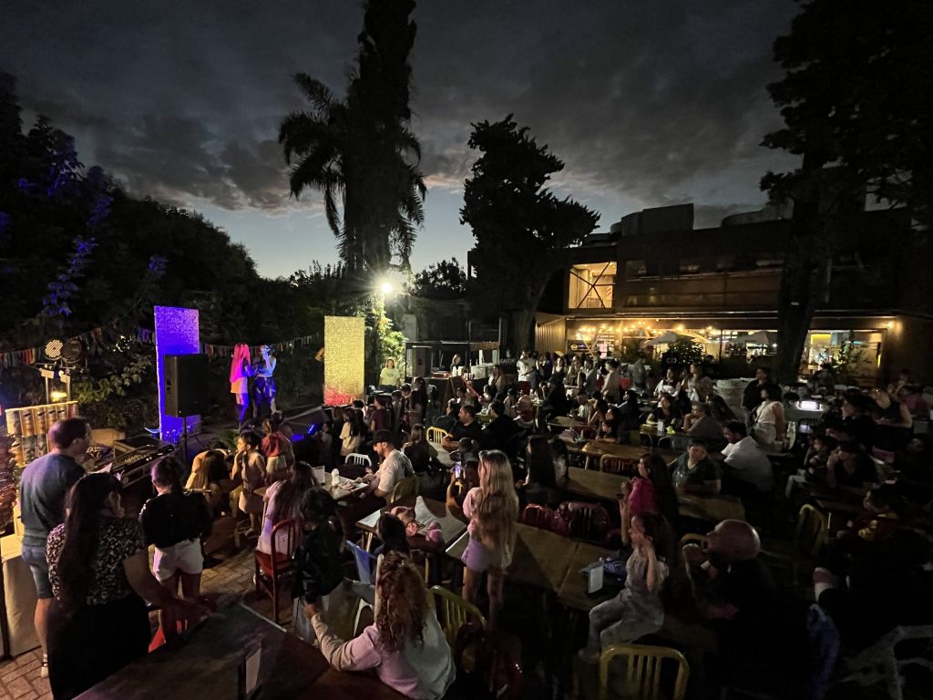 Lupita celebr&oacute; su aniversario con el Pipa Gancedo, Las Guerreras K-Pop y muchos artesanos del oeste