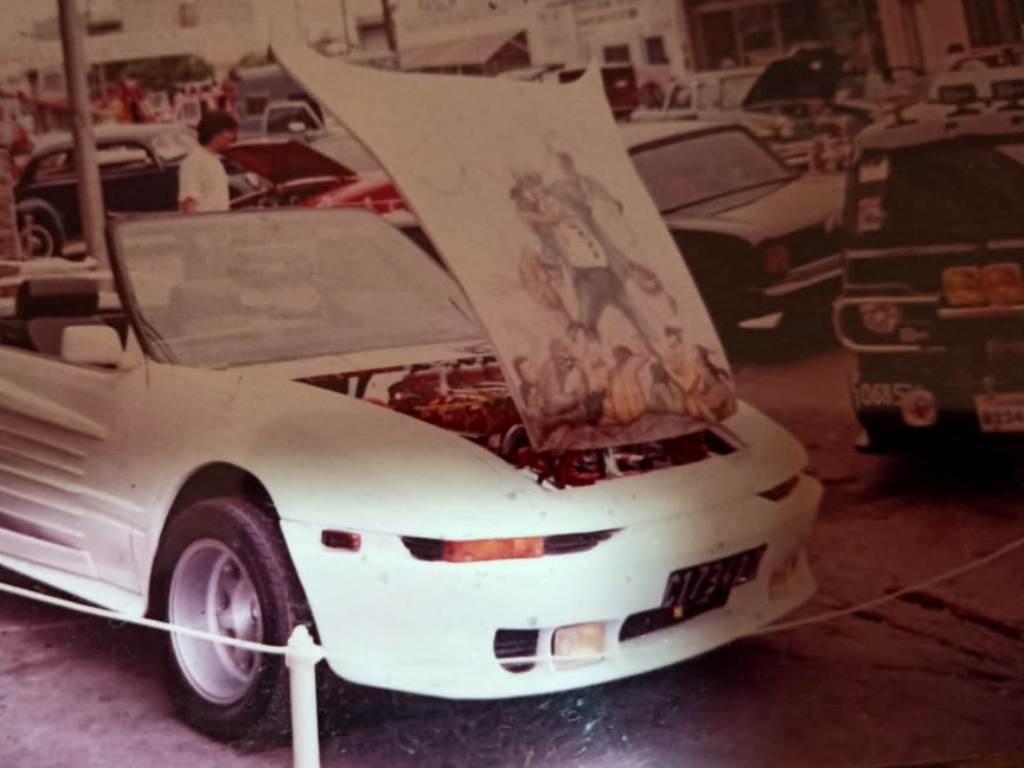 La cupé en una exposición. A su lado se ve la Subaru 600 también modificada por Krems