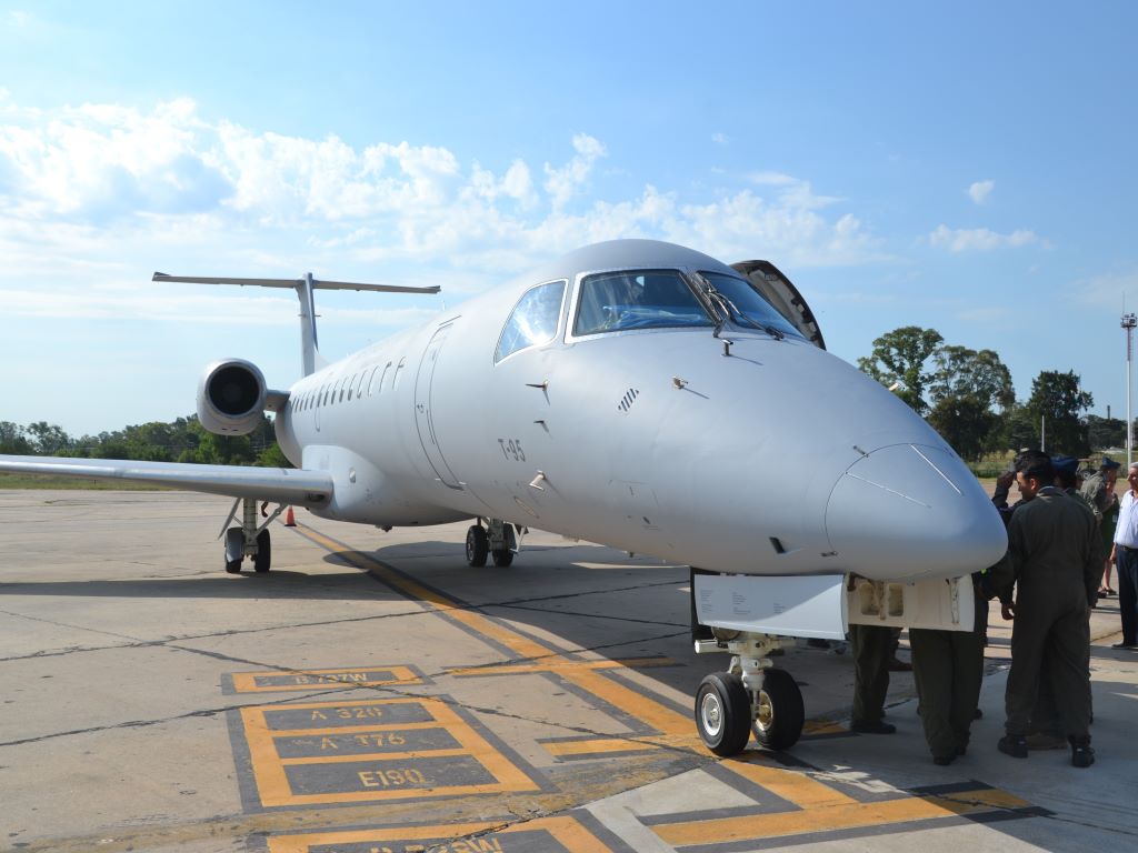 Embraer ECJ140LR al sol de febrero. 