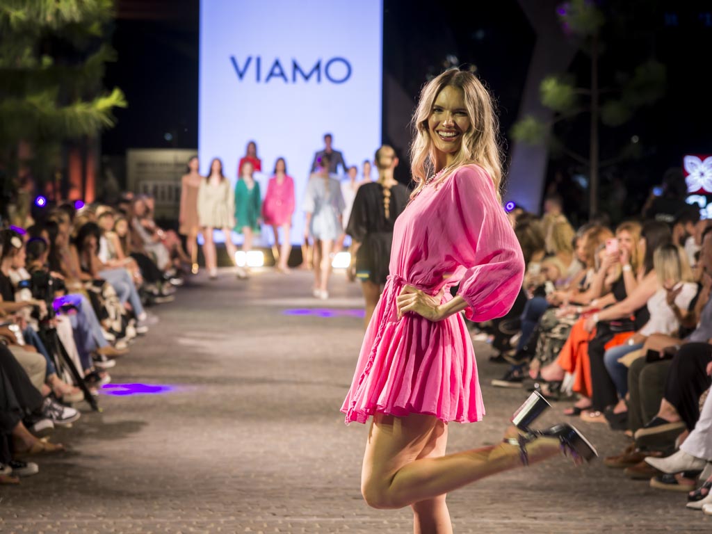 El desfile de moda Go Fashion cerró el año en Parque Leloir. 