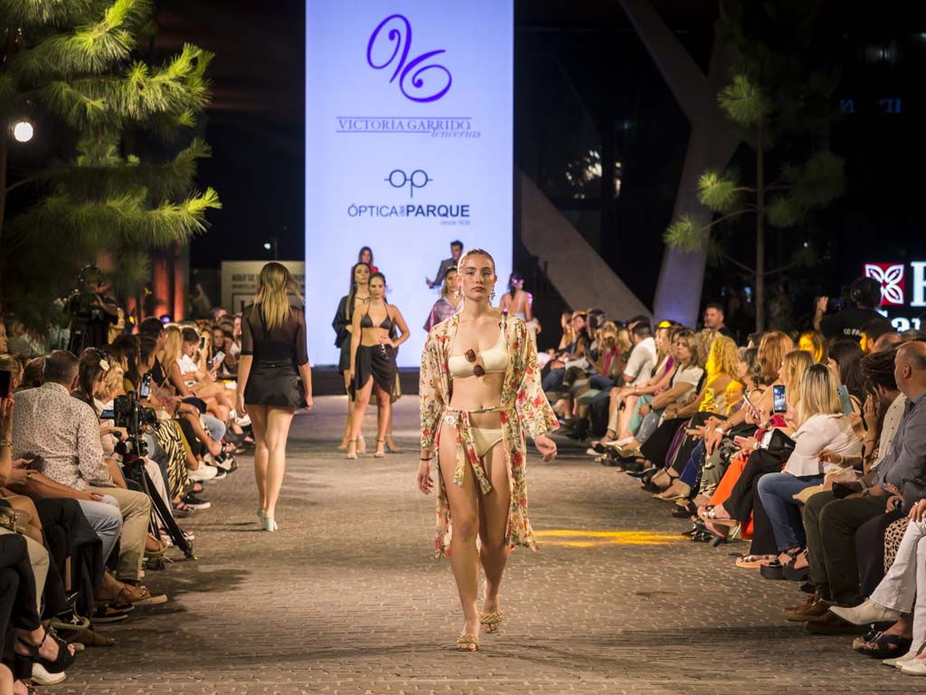 El desfile de moda Go Fashion cerró el año en Parque Leloir. 