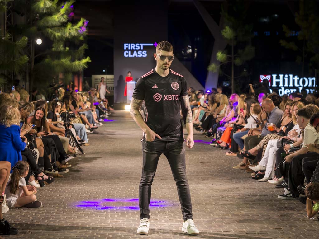 El desfile de moda Go Fashion cerró el año en Parque Leloir. 