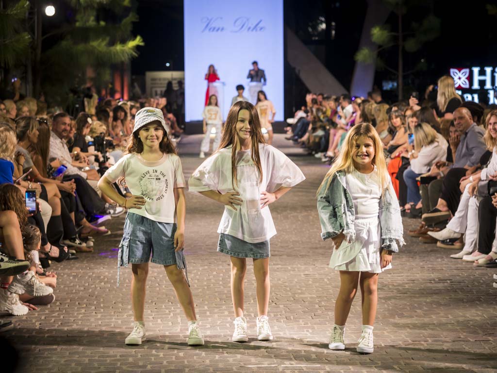 El desfile de moda Go Fashion cerró el año en Parque Leloir. 