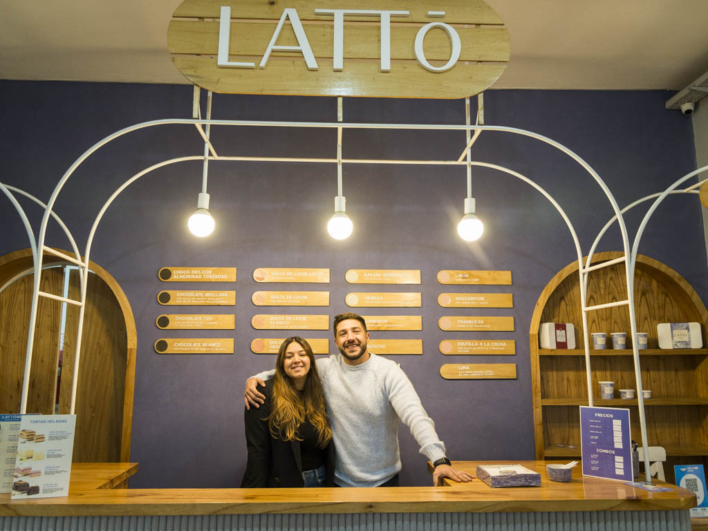 Latto Handmade Ice Cream es una heladería premium ubicada en Santa Rosa 1932, a metros de Munilla, en Castelar Norte.