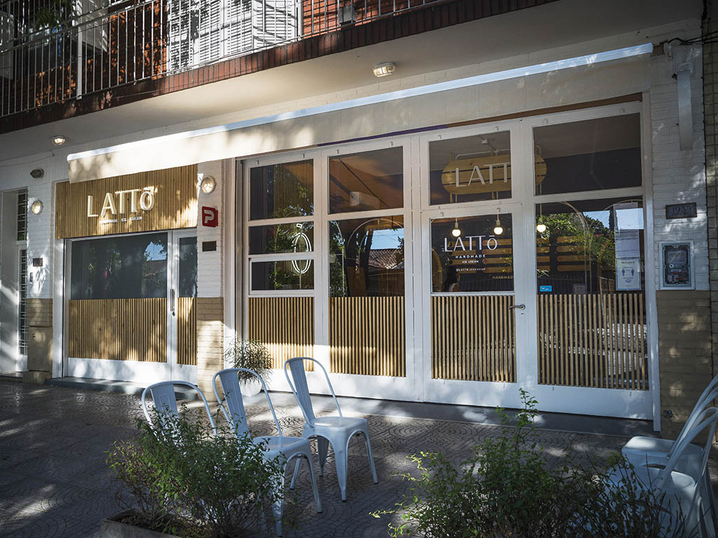 Latto Handmade Ice Cream es una heladería premium ubicada en Santa Rosa 1932, a metros de Munilla, en Castelar Norte.