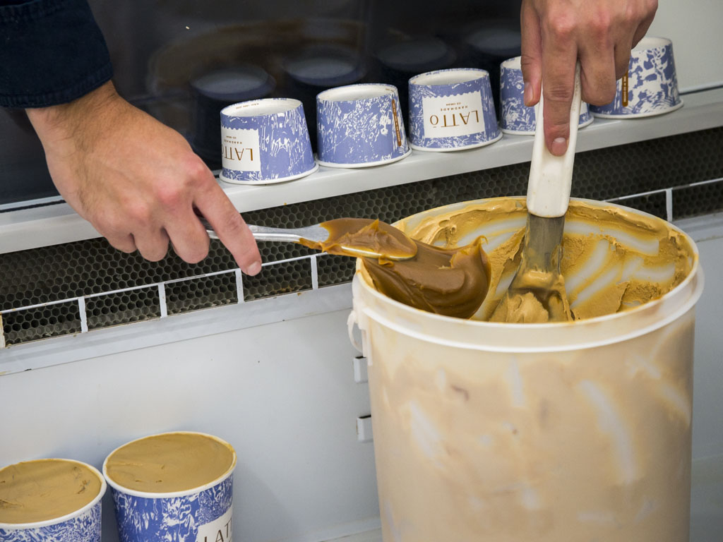 Destaca por producir helado 100% natural, con ingredientes de la más alta calidad y ofrecerlos en potes individuales en donde las características especiales de cada uno de los sabores no interfieren en otros sabores.