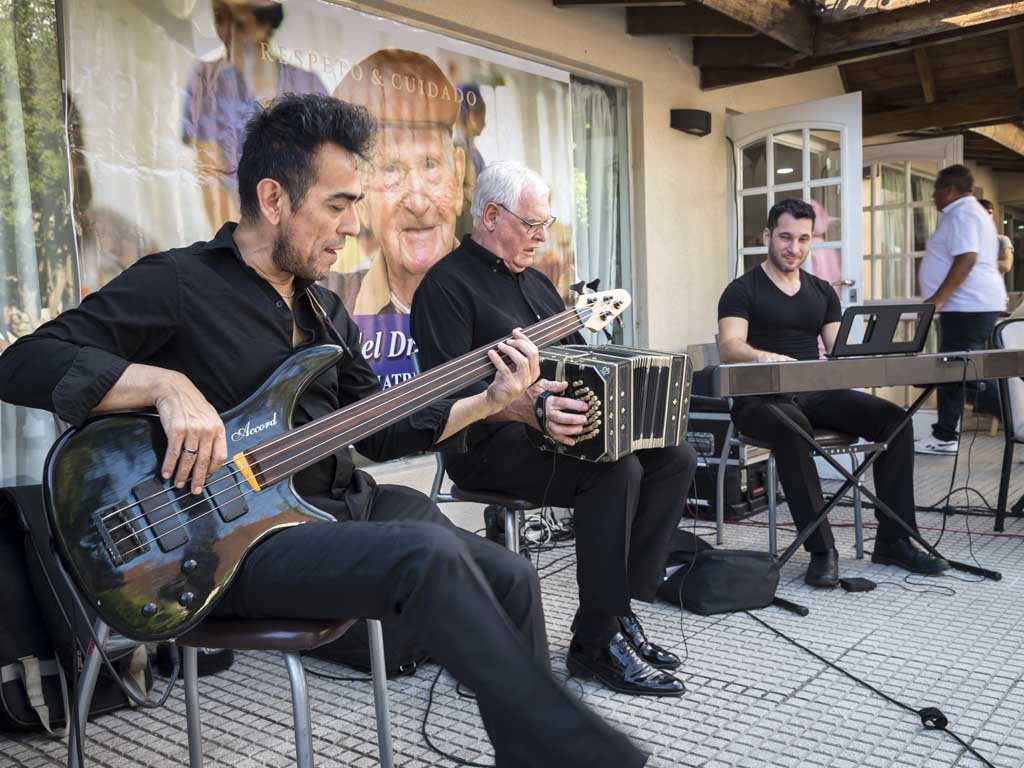 El Hogar del Doctor Ovando celebró Fin de Año con Silvio Soldán