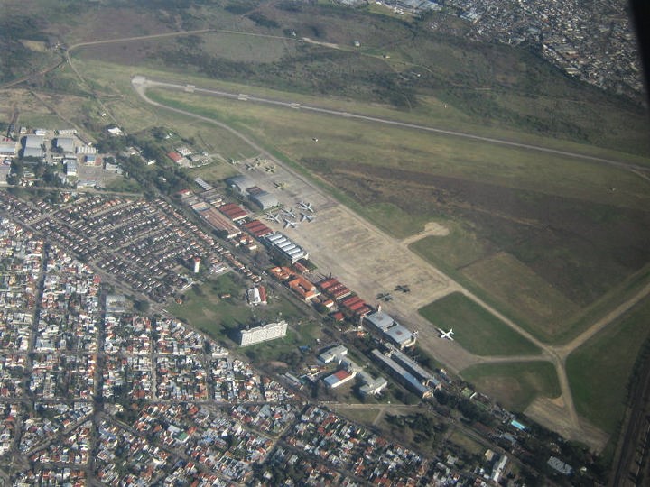 Toma aérea de la I Brigada Aérea y el Barrio Aeronáutico de El Palomar. 2010. 
Archivo Leandro Fernández Vivas.