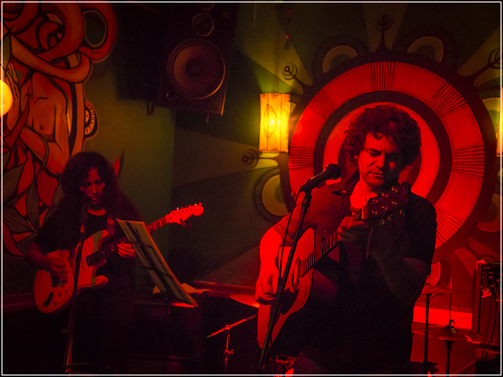 Hernán Sanchez + Partisanos en vivo en La Cucha Bar. Función del 6 de Abril 2019. Foto: Mariana Valeria Lazzaro