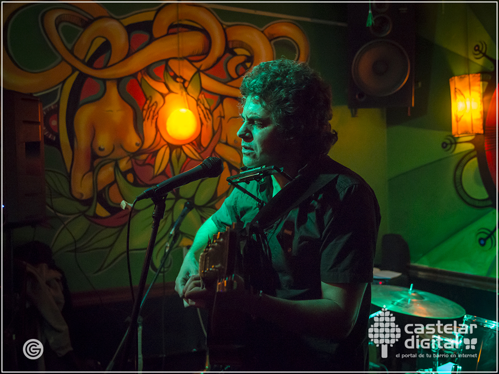 Hernán Sanchez + Partisanos en vivo en La Cucha Bar. Función del 6 de Abril 2019. Foto: Gabriel Colonna