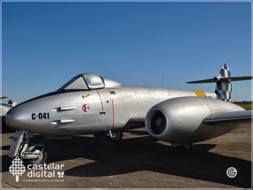 Historia: un avión de combate se estrelló cerca de una escuela el primer día de clases