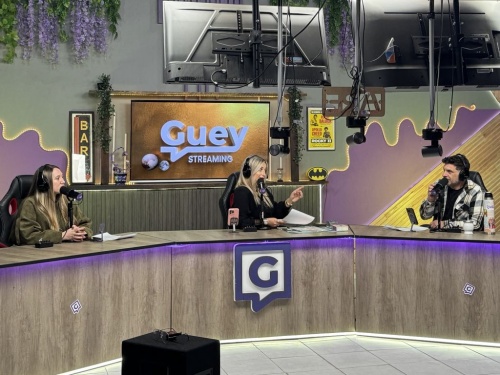 Castelar Digital dijo presente en Luna en Plut&oacute;n con humor, entrevistas y tarot