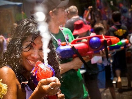 Carnaval con Guerra de Agua en Castelar