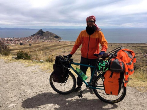 Unió Castelar con Cusco en bici y volvió para cuidar a su mamá