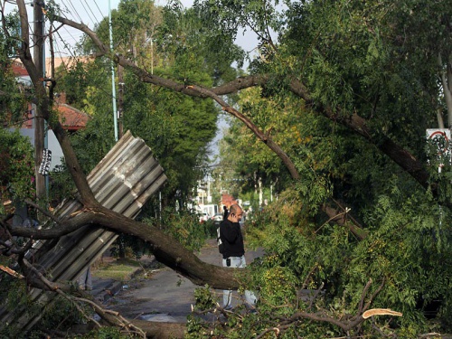 Repasá las impresionantes postales que dejaron los tornados en el oeste