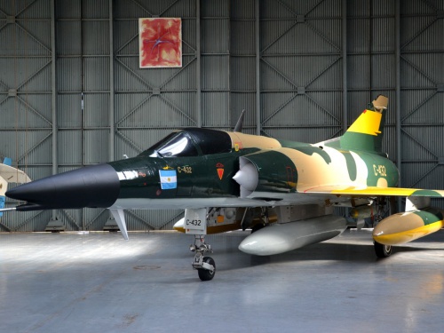 El Museo Nacional de Aeronáutica proyecta restaurar diez aviones